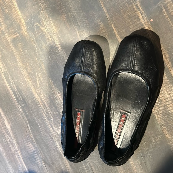 Prada Black Leather Ballet Flats Size 35.5 - Picture 2 of 8